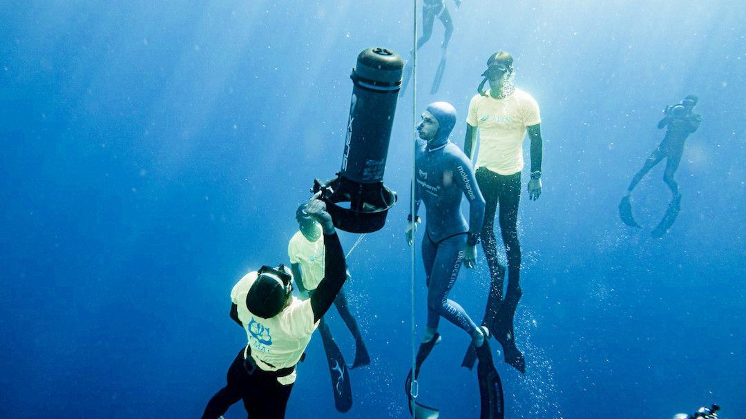 “没看到中国航母之前日本的电磁炮早已被我海军送下海底”(图1)