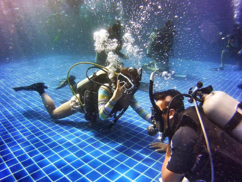 熊猫体育直播平台什么是led水下灯？(图1)